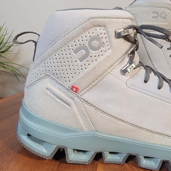 On Running Cloudridge Hiking Boot  Womens Size 7 High Top Sneaker Athletic Shoes - Picture 3 of 17